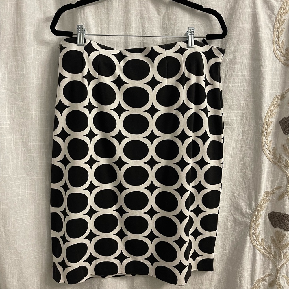 Amanda & Chelsea Black and White Geometric Pencil Skirt